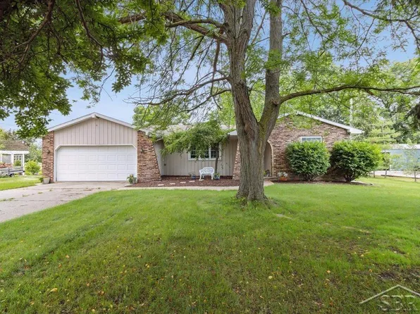 397 Sandridge Dr, Hemlock, MI 48626