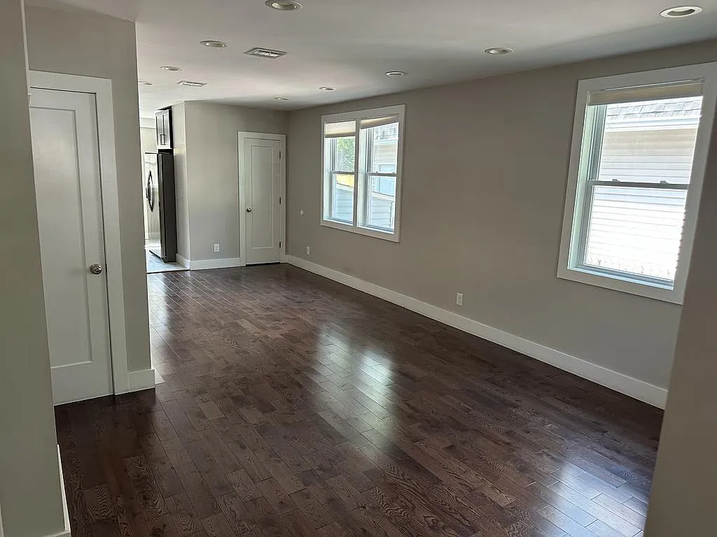 3 bed, 1.5 bath, 1600 sqft, $3,800 — Photo 3
