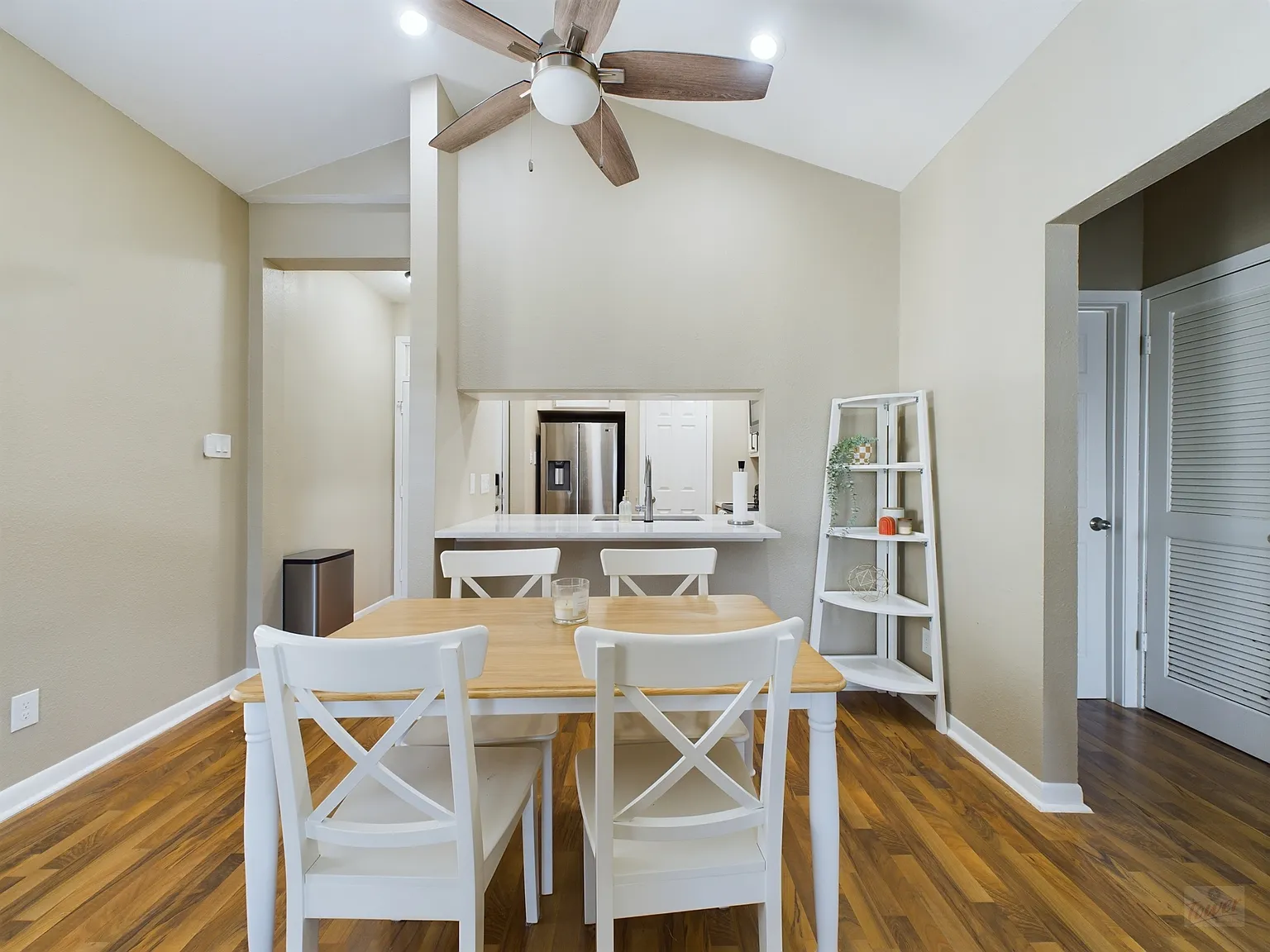 709 W 21st St Apt 304 — Photo 4