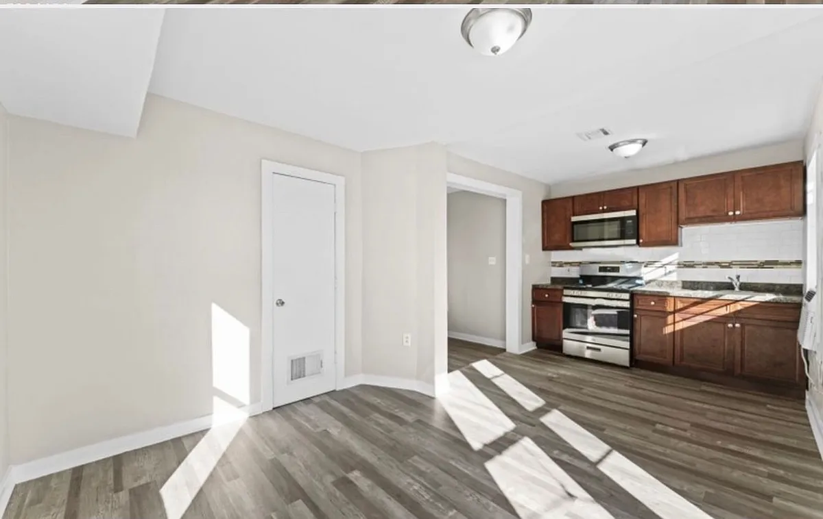 Building Photo - 171 Milford Ave #2