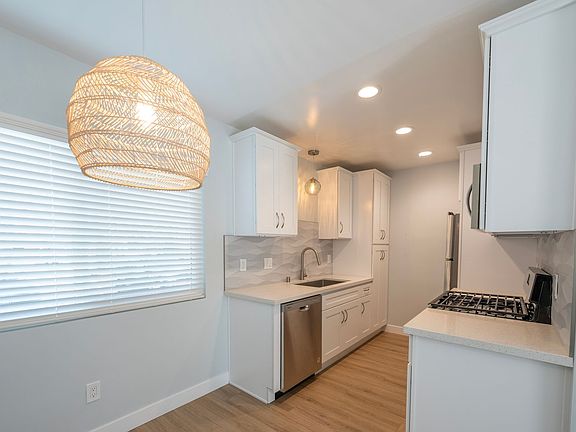 2nd image of 422 N Broadway APT 1