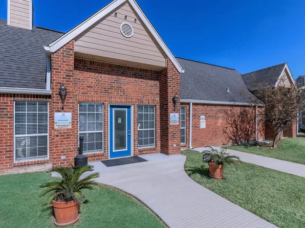 Pine Hollow Apartments