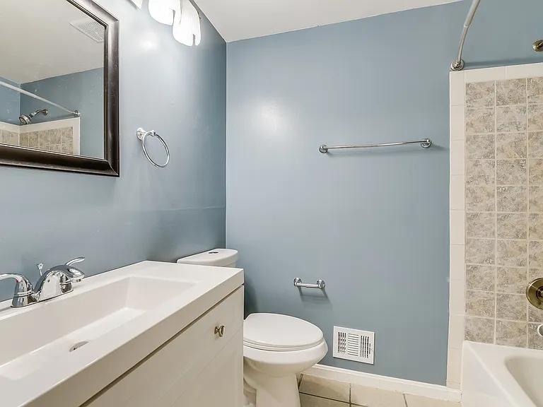 1806 Glendale Ln — Photo 26