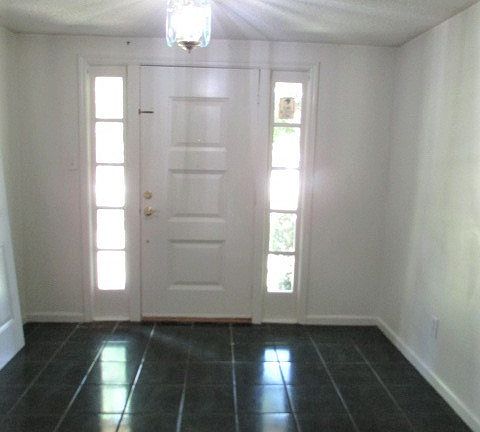 5th image of 2115 Hillcrest Dr