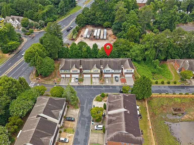1058 Treymont Ln — Photo 40