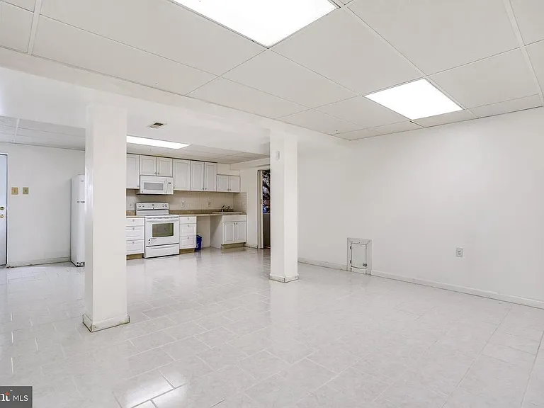 6412 Highbanks Ct — Photo 12
