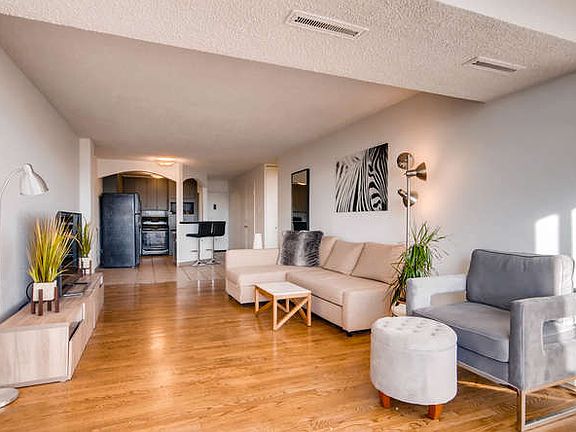 4th image of 800 N Washington St APT 806