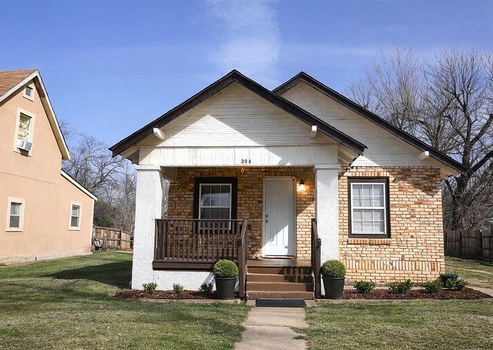 1st image of 208 N Foster Ave