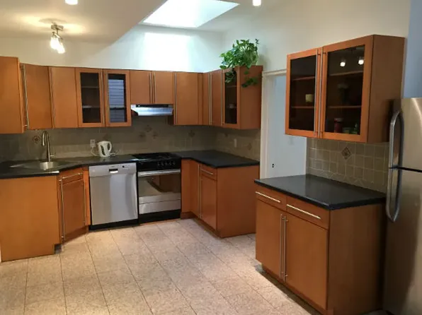 122 Franklin Street image 2 of 6