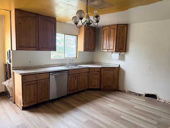 5th image of 338 Columbia Dr
