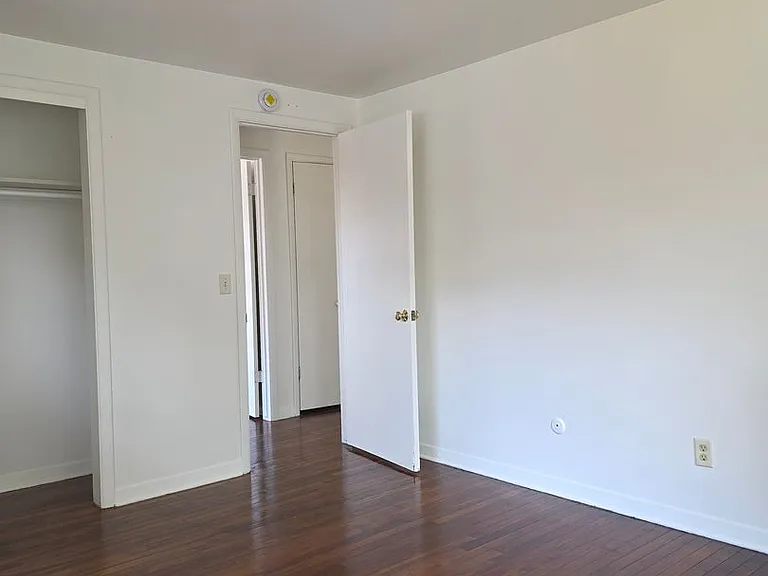519 W Water St #E — Photo 8