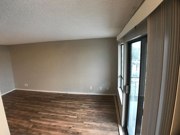 4th image of 2117 Dexter Ave N APT 202