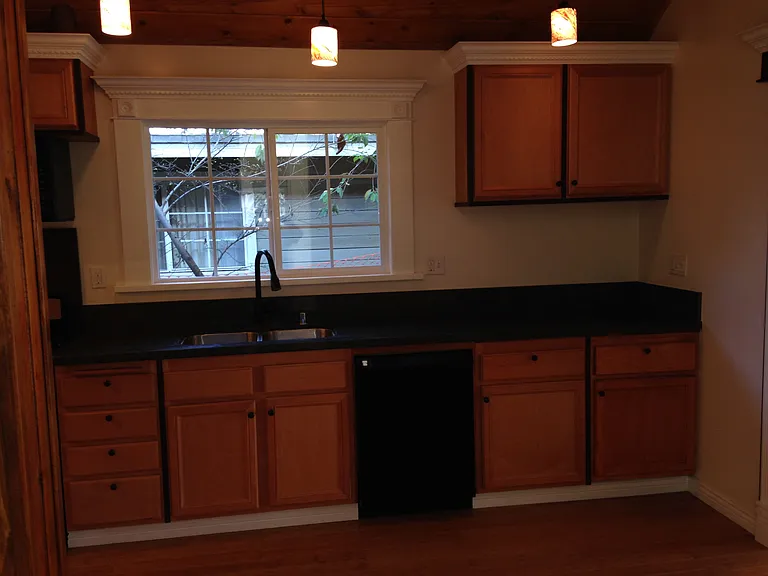 708 Earlham St — Photo 3