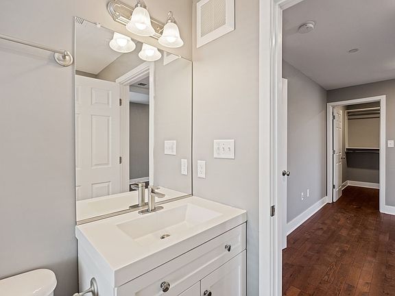 3rd image of 170 W Washington St #203
