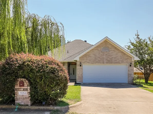 1643 Oxford Dr, Kaufman, TX 75142