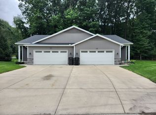 798 Weatherwood Dr SE, Kentwood, MI 49508