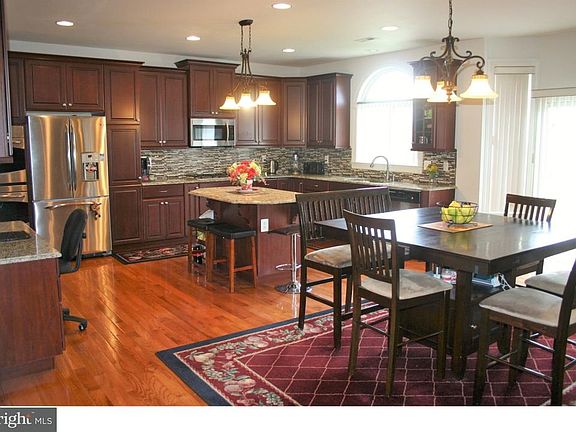 2nd image of 10610 Saint Thomas Dr