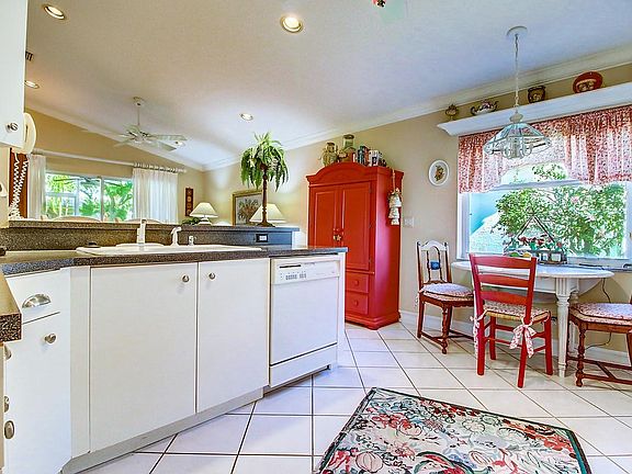 4th image of 5671 Swaying Palm Ln