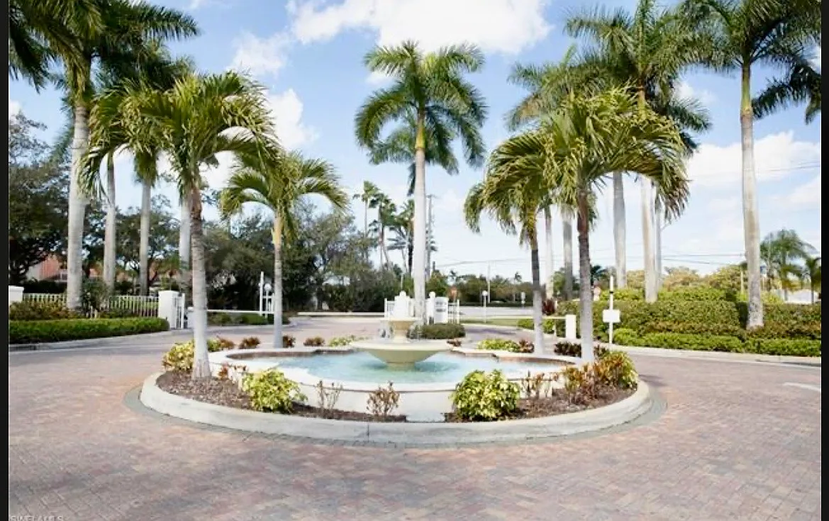 2 bed, 913 sqft, $1,900 — Photo 3
