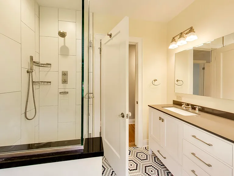 405 N Washington Ave — Photo 16