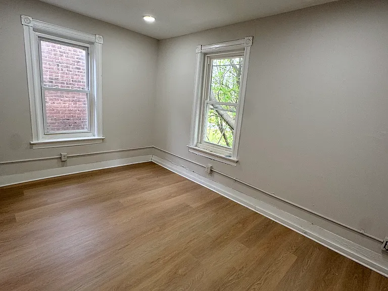 60 Mechanics Ave — Photo 5