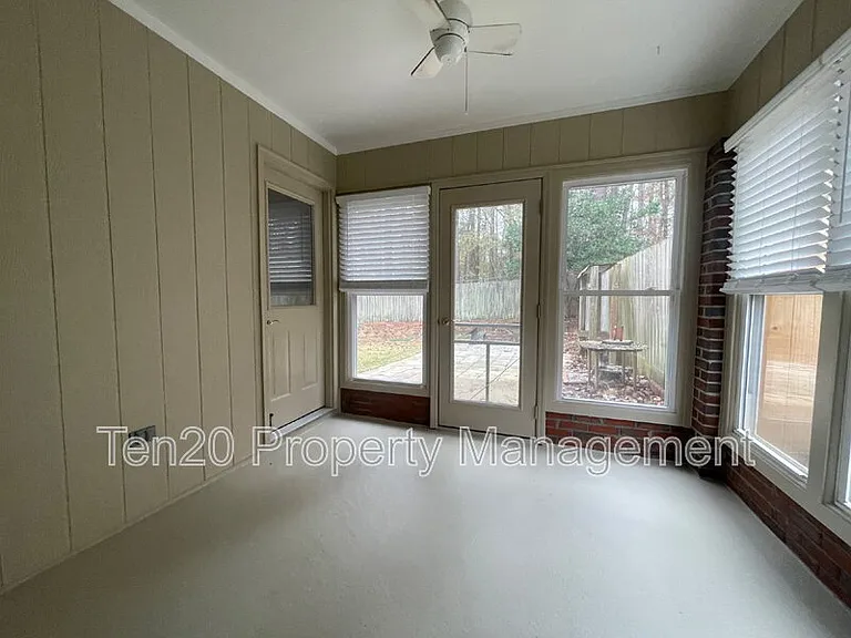 113 Maplebrook Ct — Photo 5