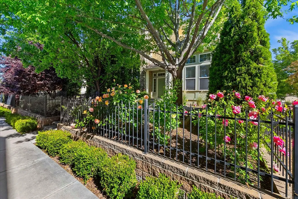 Building Photo - 11222 W Knightsbridge Ct