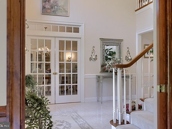3rd image of 1190 Overbrook Cir