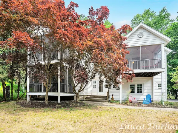 6925 2nd St, Douglas, MI 49406