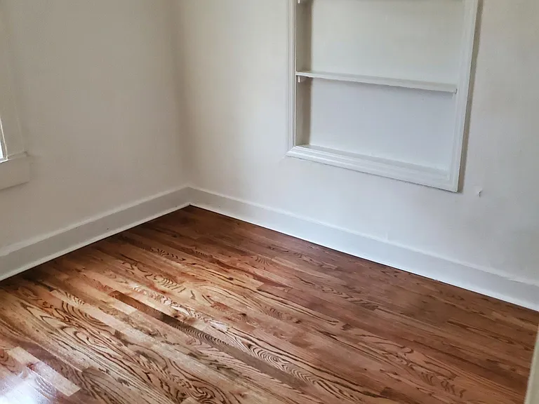 2322 Kent Ave — Photo 9