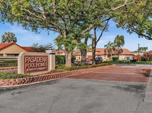 631 SW 113th Ave, Pembroke Pines, FL 33025