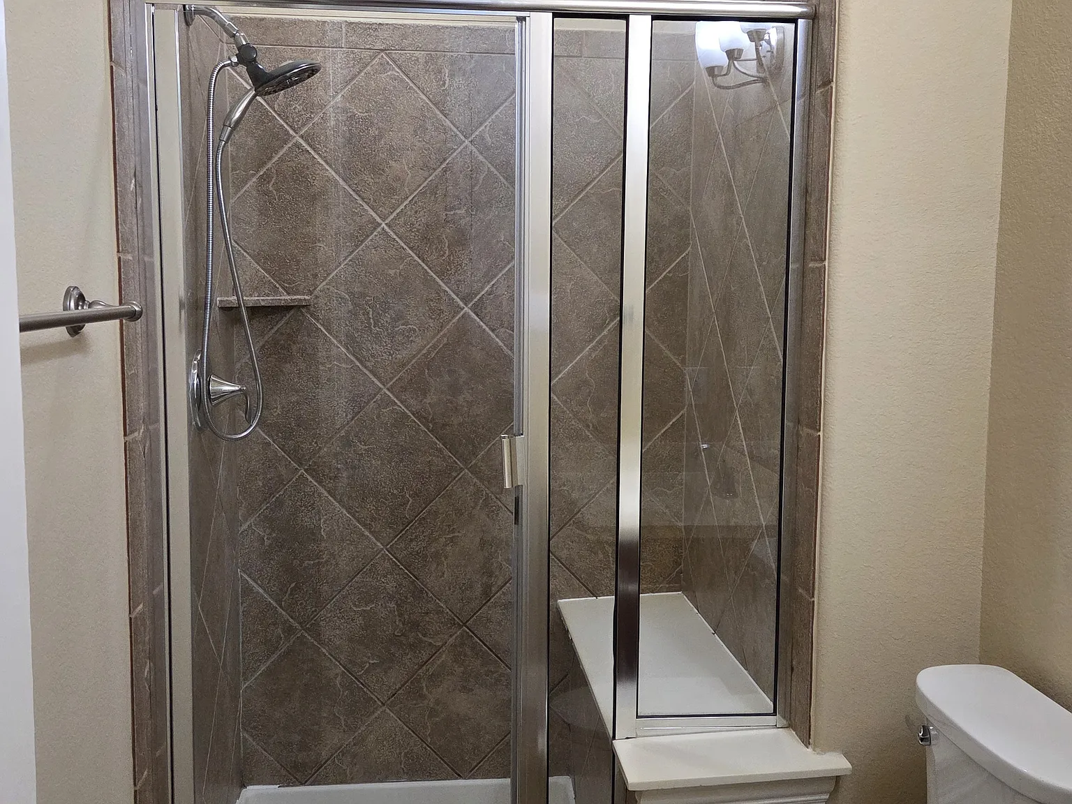 4 bed, 3164 sqft, $3,600 — Photo 3