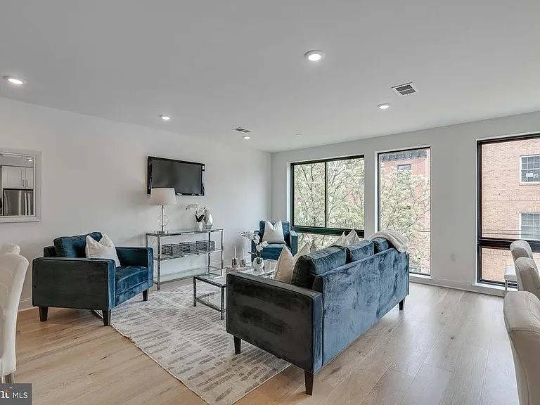 1318 N Franklin St #3 — Photo 3