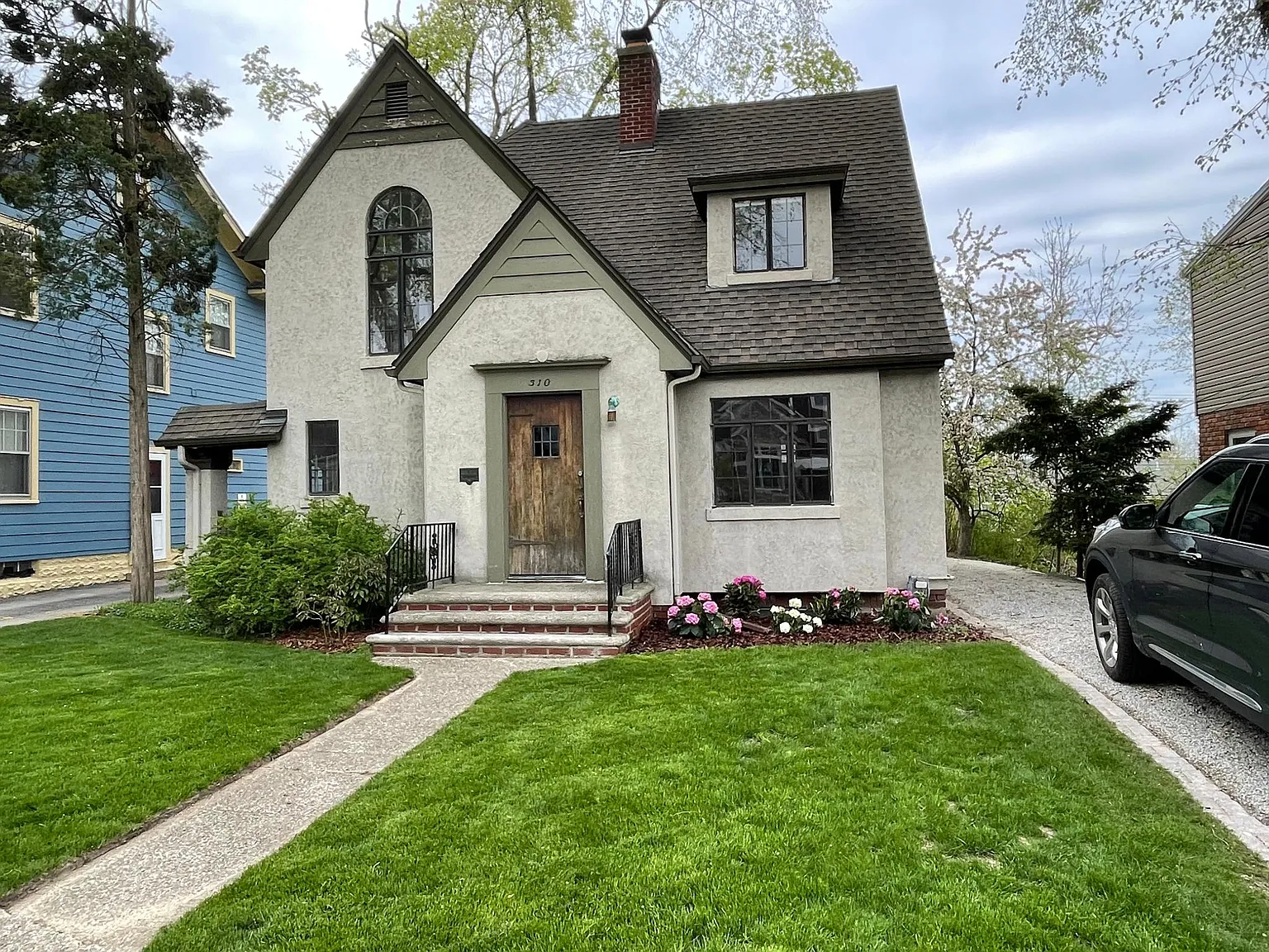 3 bed, 1.5 bath, 2000 sqft, $3,950 — Photo 1