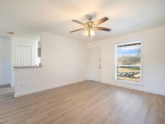 5th image of 2425 Avis St