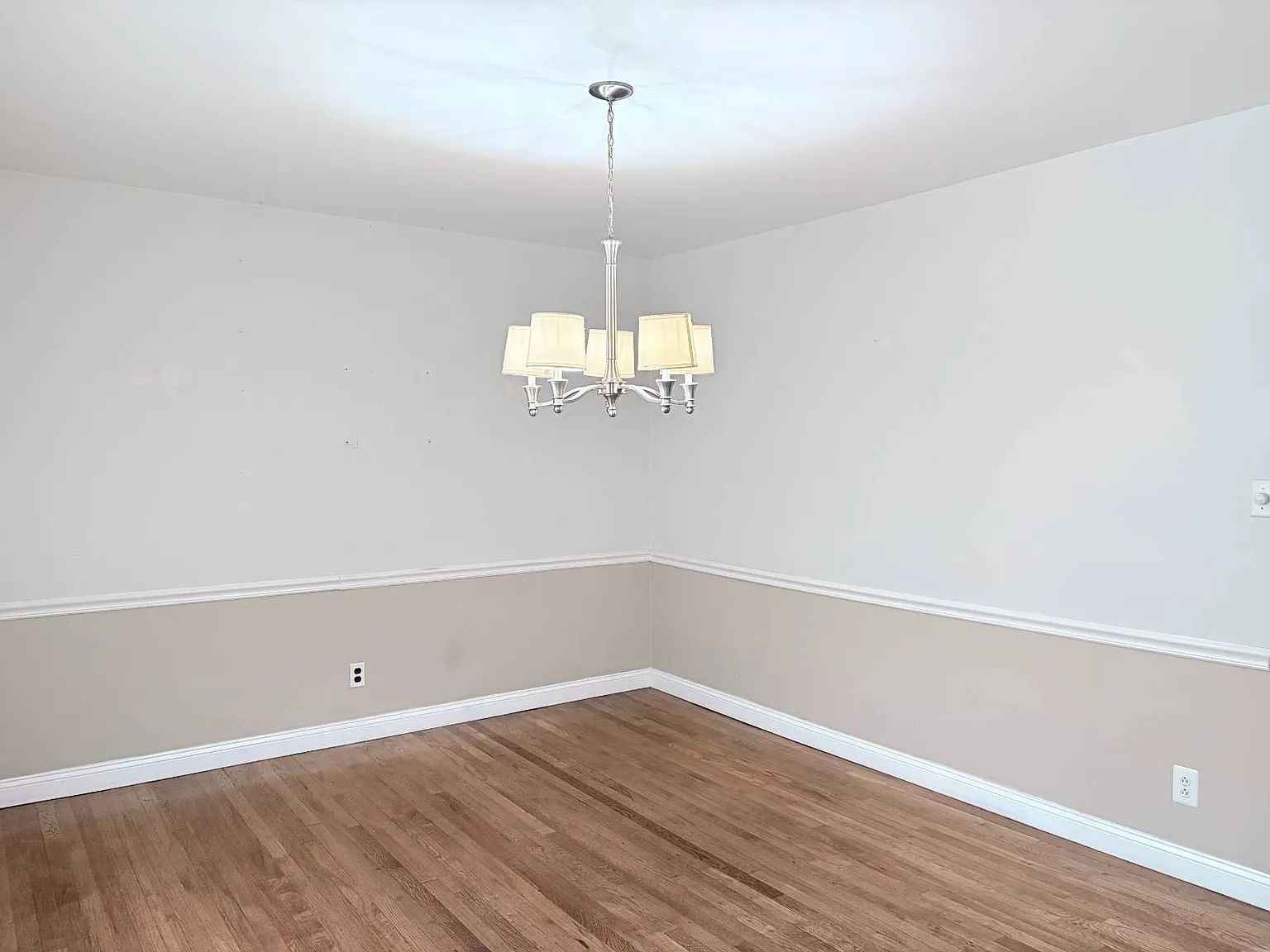 3 bed, 2.0 bath, 1386 sqft, $4,200 — Photo 2