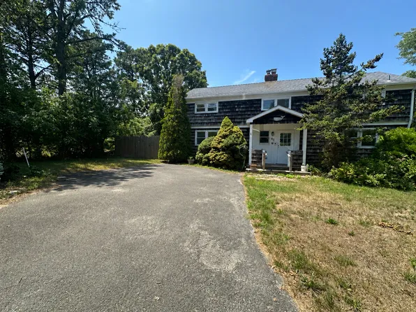 43 Peconic Rd, Hampton Bays, NY 11946