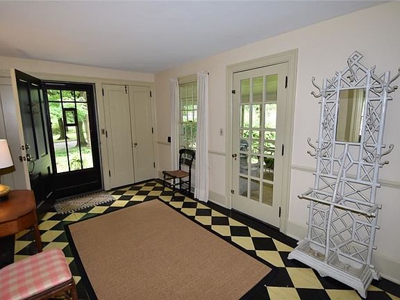 3rd image of 204 Aurora St
