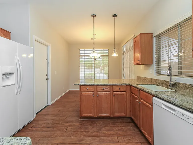 2533 E Camino St — Photo 7