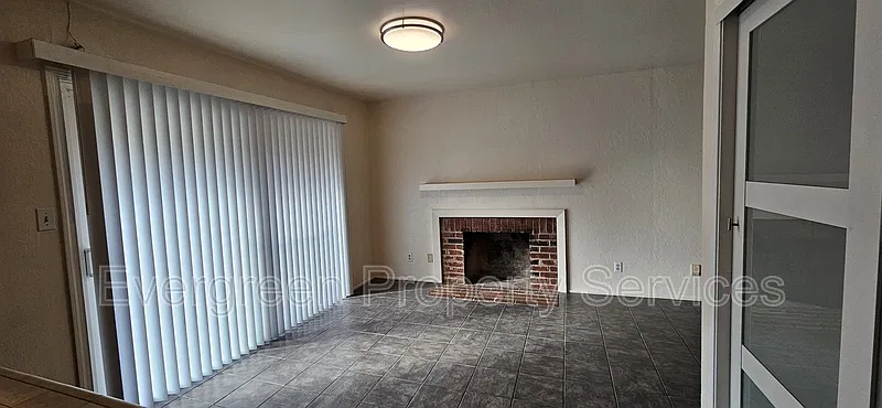 3 bed, 2.0 bath, 1288 sqft, $2,400 — Photo 3