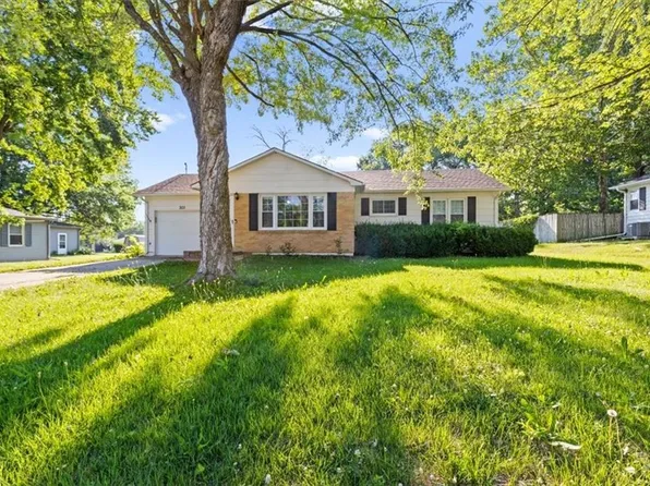 303 Morningside Dr, Richmond, MO 64085