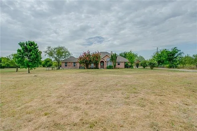 320 Twin Creek Dr — Photo 3
