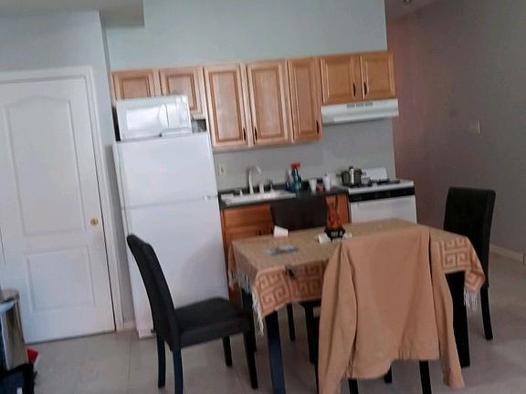 2nd image of 346 Arden Ave #2