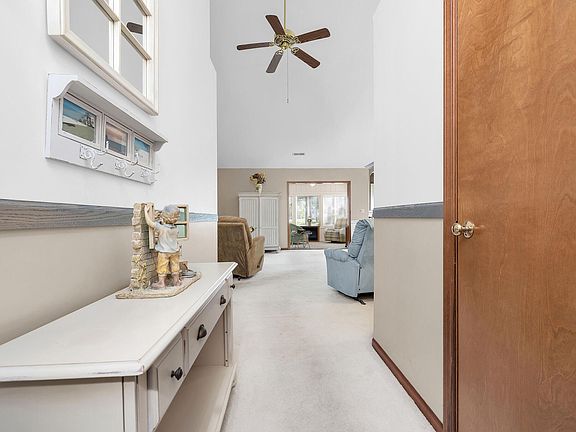 3rd image of 416 Woodside Pl