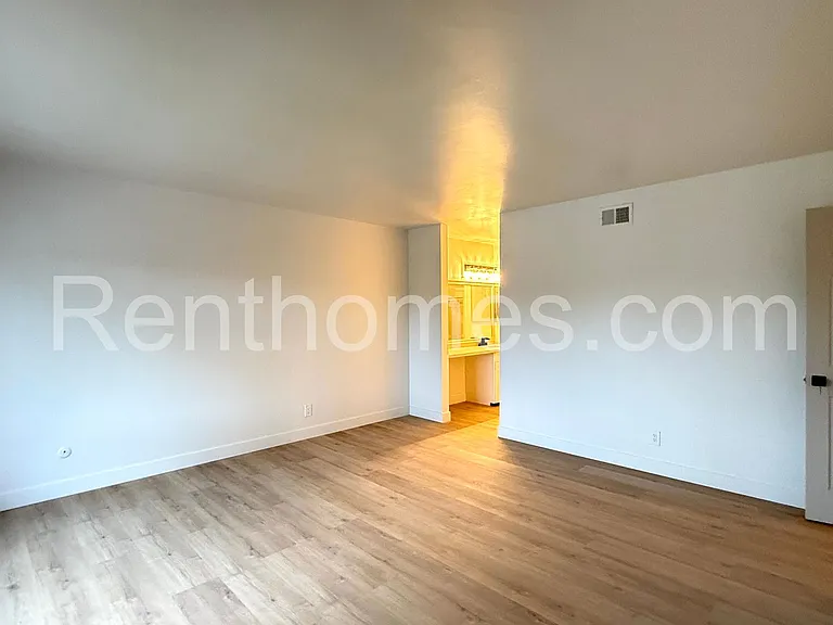 9342 Twin Mountain Cir — Photo 23