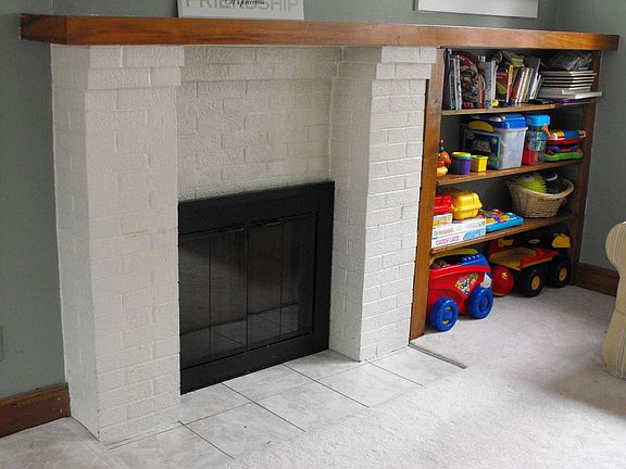 Working fireplace in living room