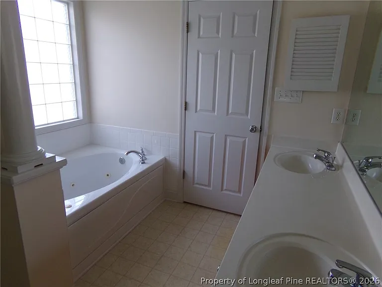 290 Robeson St — Photo 23
