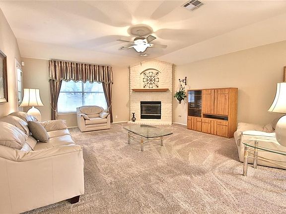 2nd image of 1811 Country Squire Dr