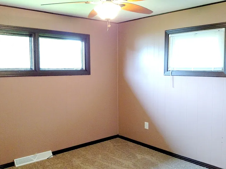 1307 Walnut St — Photo 6