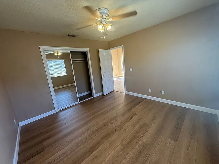 13425 Spring Valley Pkwy — Photo 32